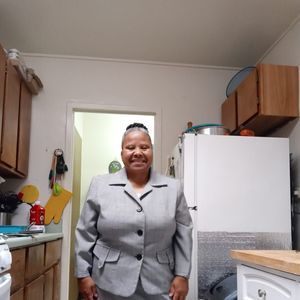 Meet your Posher, Elizabeth